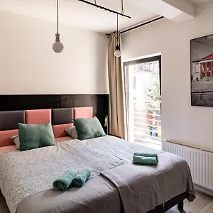 https://cooltour.poznan-hotels.com