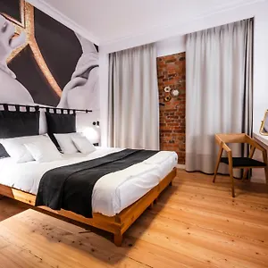https://schoeps-residence.poznan-hotels.com